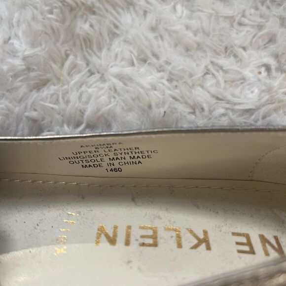 Anne Klein metallic taupe leather slip on shoes 1.5” Block heels SZ8.5M - Picture 9 of 13